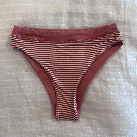 Salty Crew Mauve Bikini - Picture 5 of 8